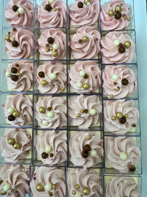 Strawberry cream cup