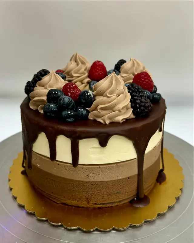Chocolate berry mousse cake